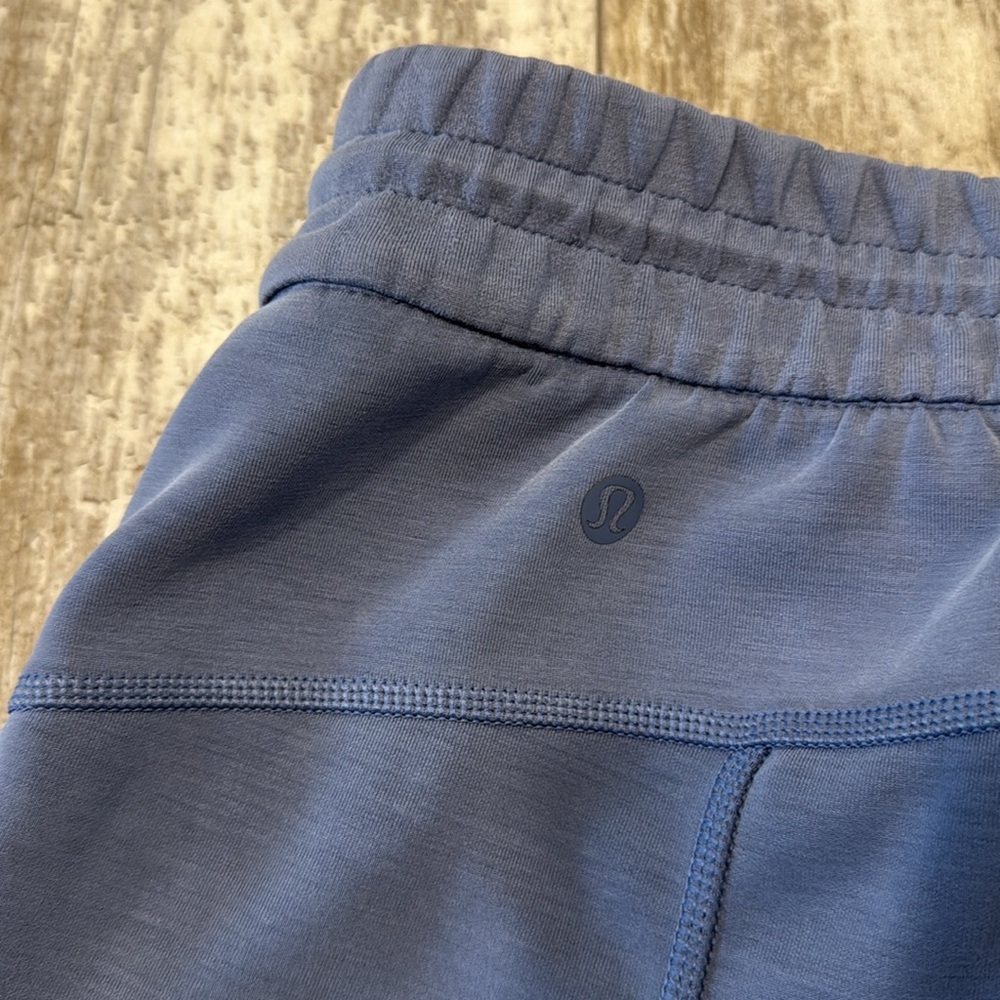 lululemon Softstreme Oasis Blue, size 8
